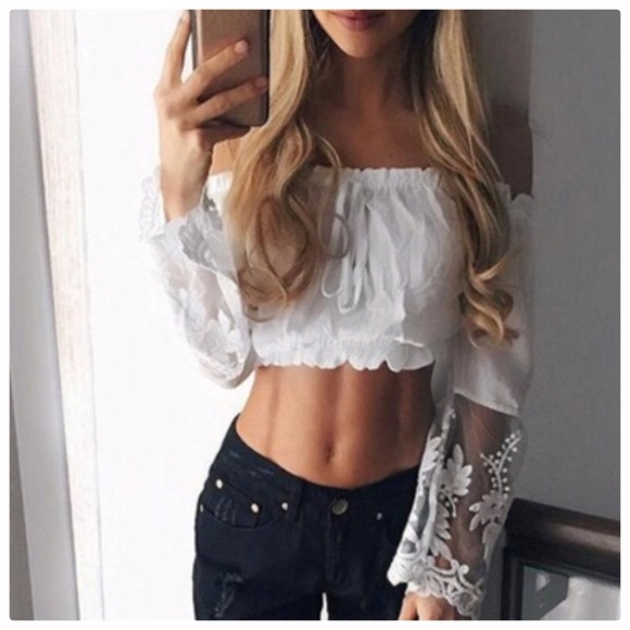 Tops - LOVE beach bell sleeve crop top💕